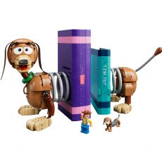 Toy Story-bokst�tter med hunden Slinky